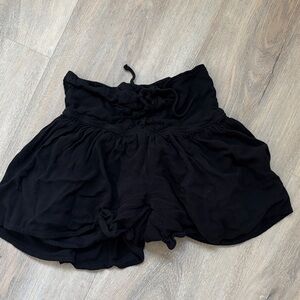 OLIVACEOUS BLACK TIE UP FLOWY SHORTS